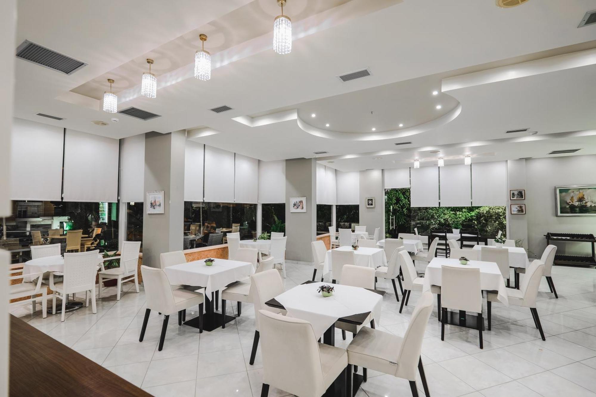 Hotel Oasis Sarande Luaran gambar